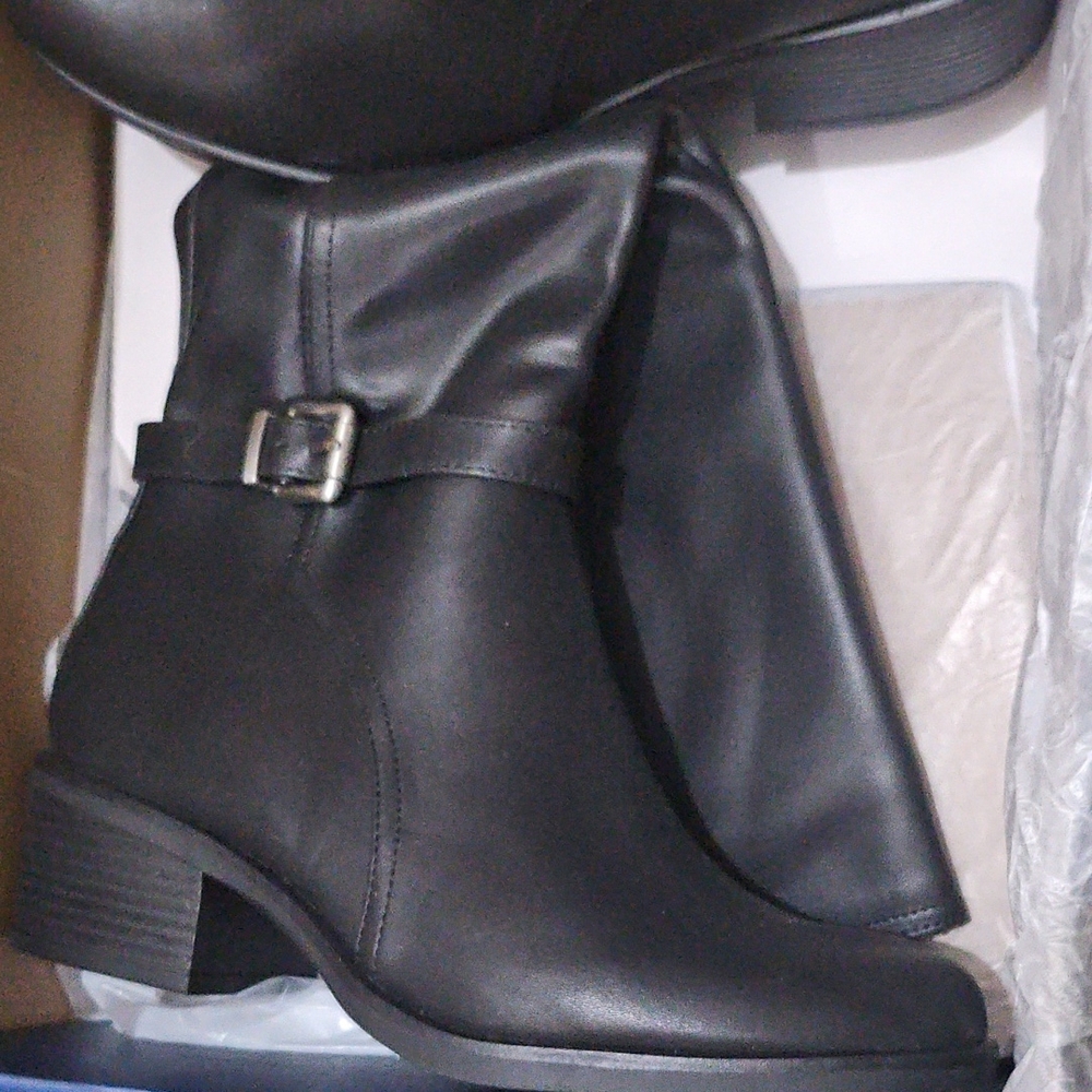Womens White Mountain Custard Tall Boots. Like New. - Picture 3 of 5